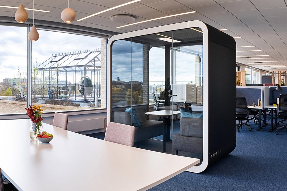 Framery Q Meetingkabine in offener Bürolandschaft